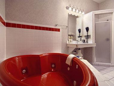 Baymont By Wyndham Lawrence Hotel Екстериор снимка